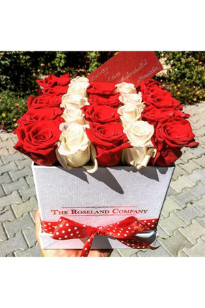 Quadratische Box mit Schnittrosen