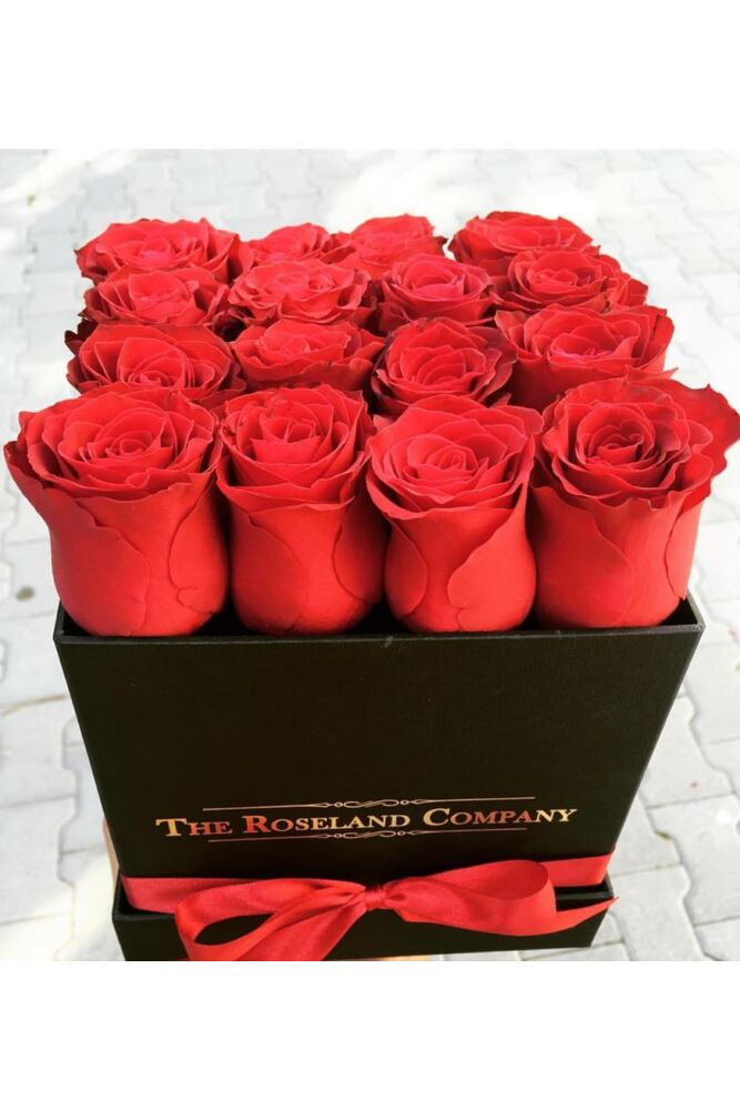 Quadratische Box mit Schnittrosen