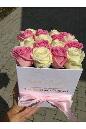 Quadratische Box mit Schnittrosen