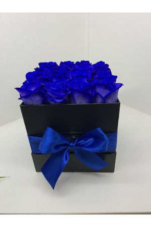 Quadratische Box mit Schnittrosen